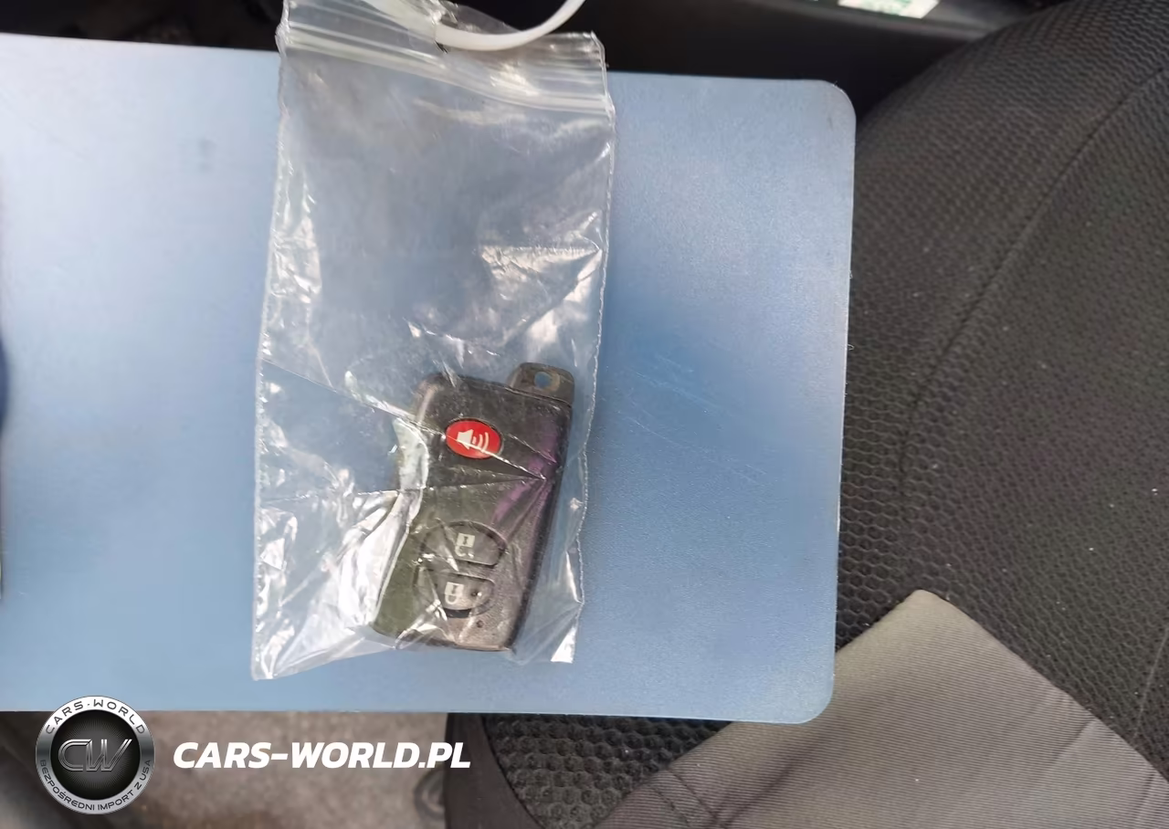 2014 Toyota Prius Two VIN:JTDKN3DU9E0363087 - 11