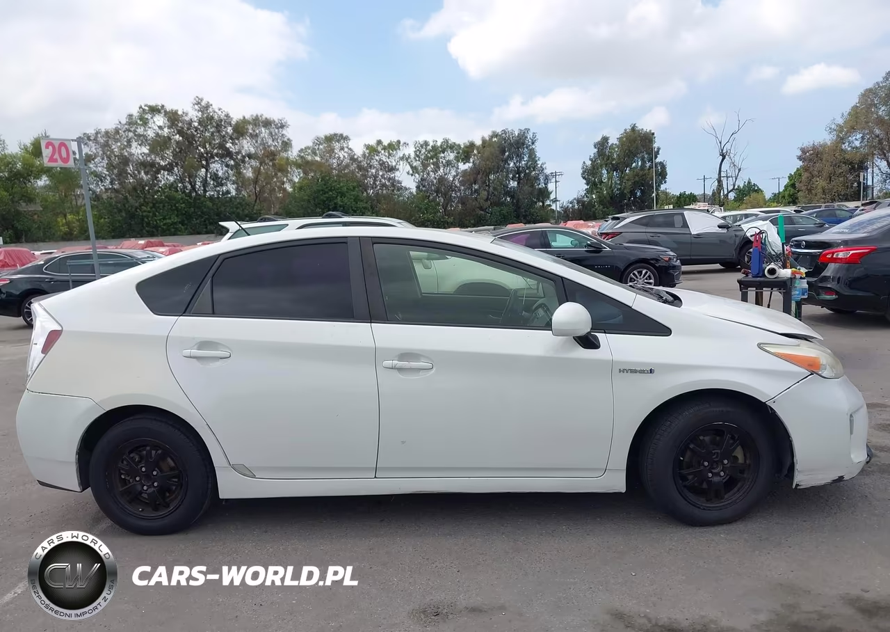 2014 Toyota Prius Two VIN:JTDKN3DU9E0363087 - 13