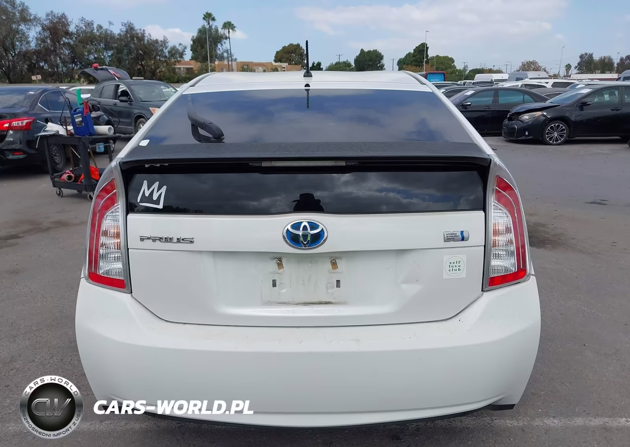 2014 Toyota Prius Two VIN:JTDKN3DU9E0363087 - 16