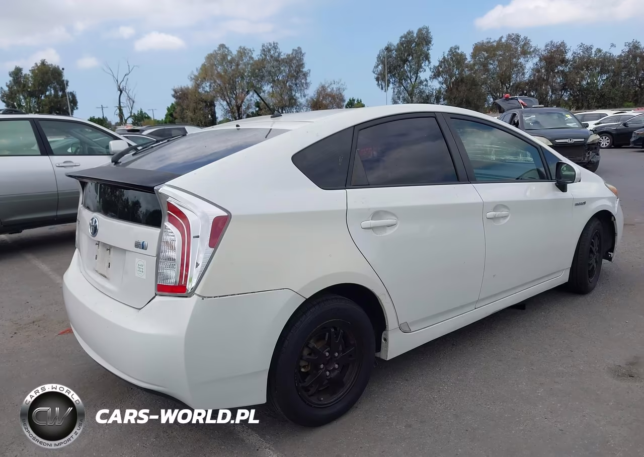 2014 Toyota Prius Two VIN:JTDKN3DU9E0363087 - 4