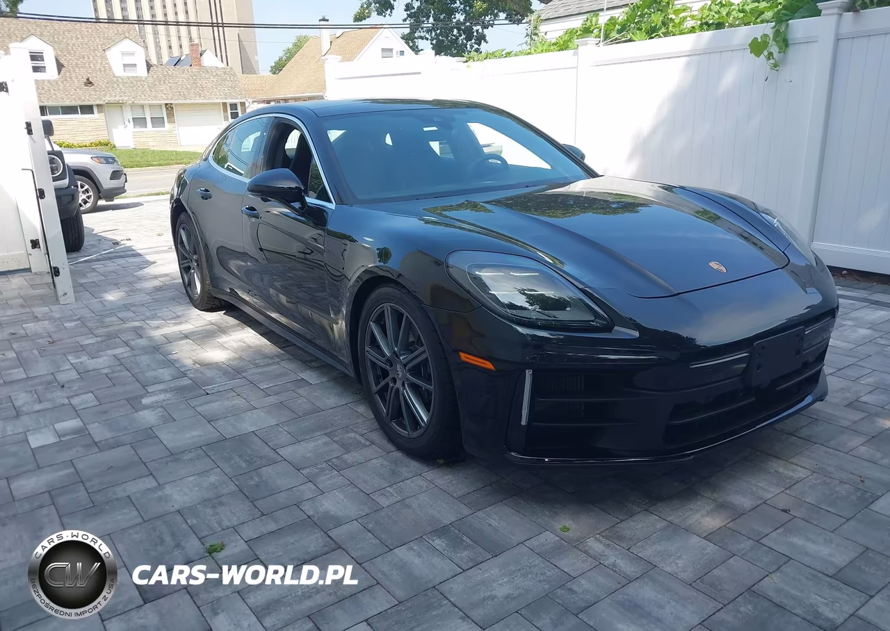 2025 Porsche Panamera 4