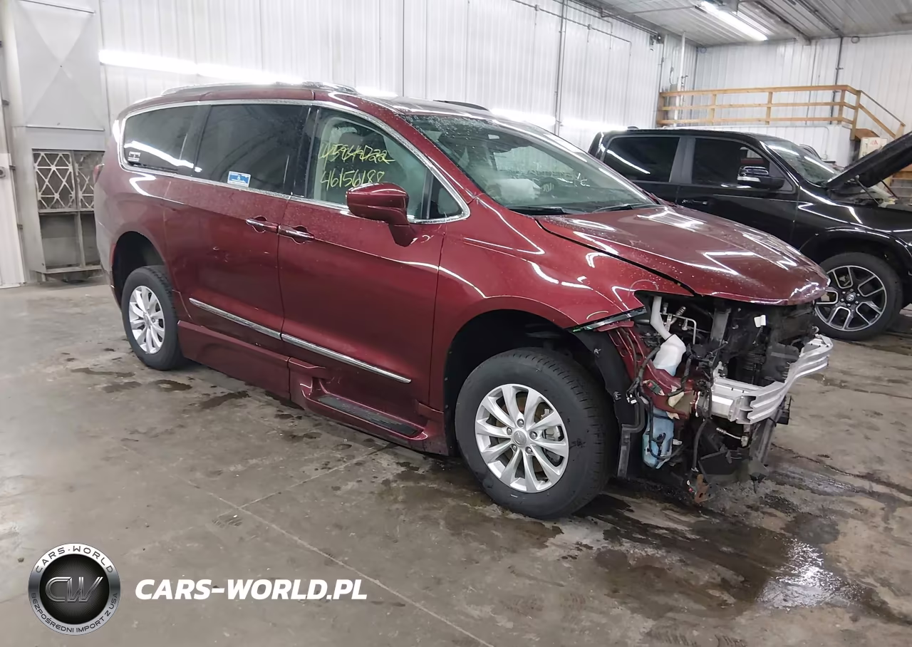 2018 Chrysler Pacifica Touring L Plus – zdjęcie 1 z 17