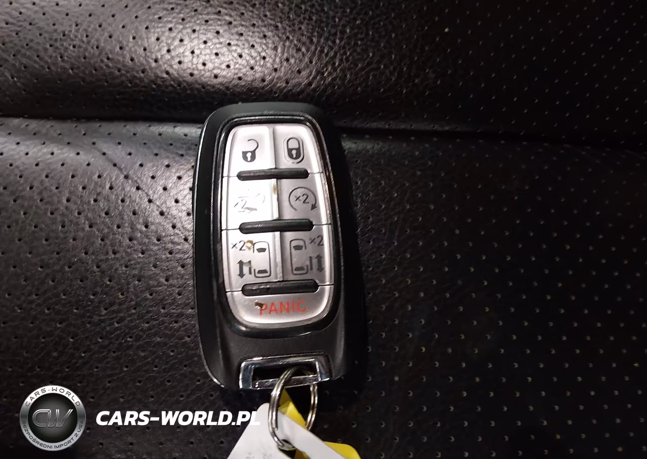 2018 Chrysler Pacifica Touring L Plus VIN:2C4RC1EGXJR168147 - 11