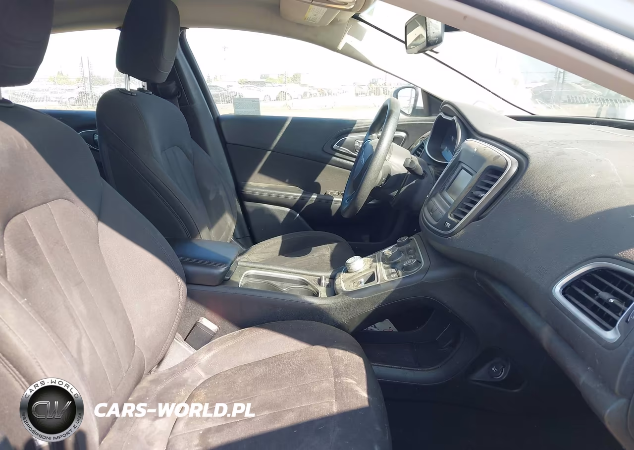 2015 Chrysler 200 Limited VIN:1C3CCCABXFN577821 - 5