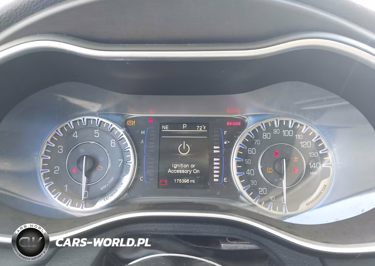 2015 Chrysler 200 Limited VIN:1C3CCCABXFN577821 - 7
