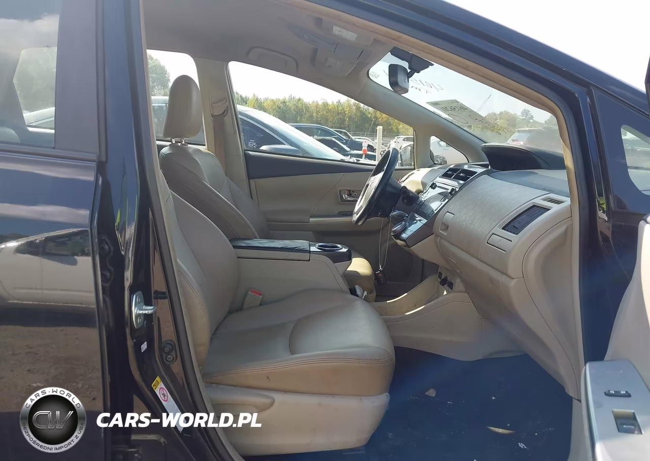 2017 Toyota Prius V Four VIN:JTDZN3EU6HJ064507 - 5