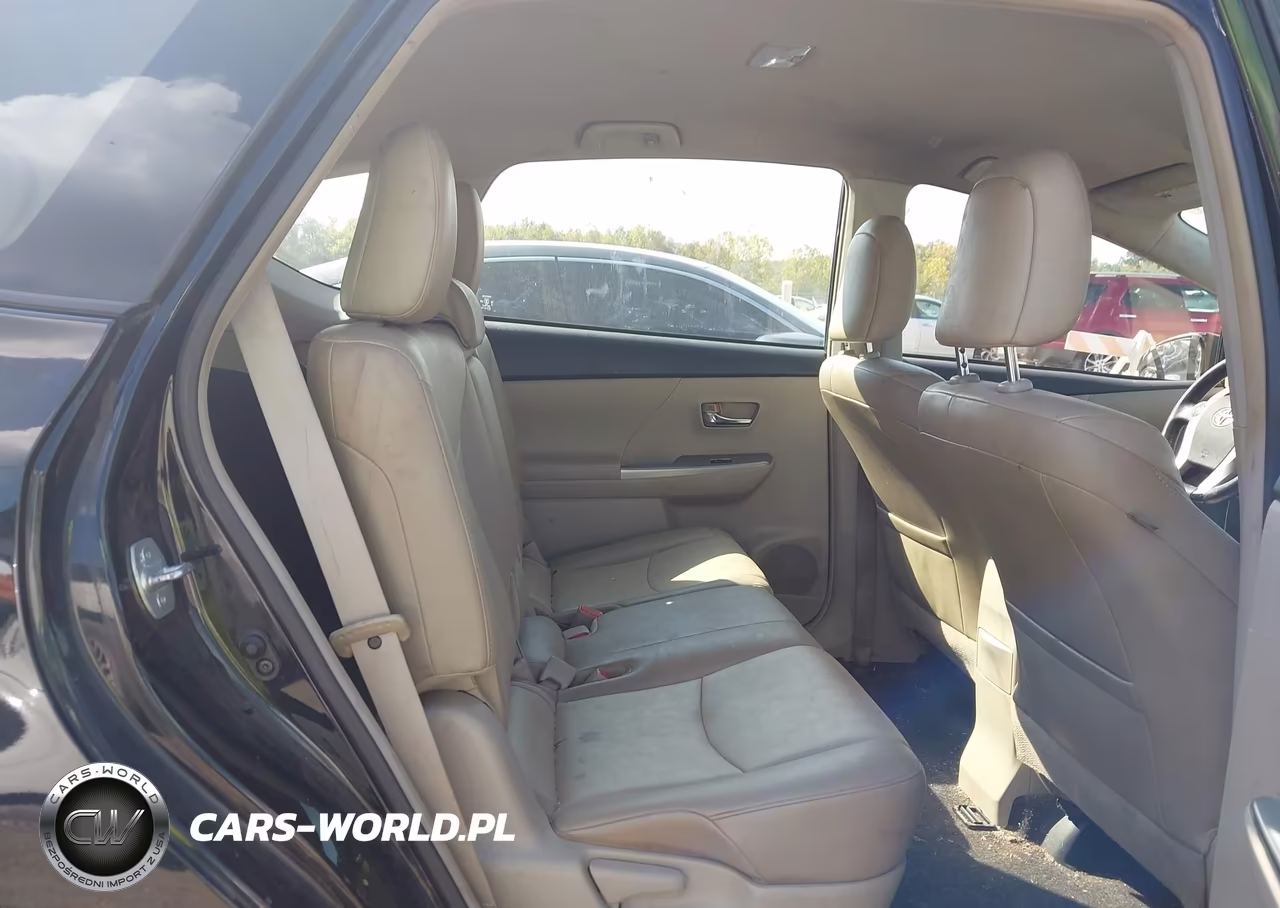 2017 Toyota Prius V Four VIN:JTDZN3EU6HJ064507 - 8