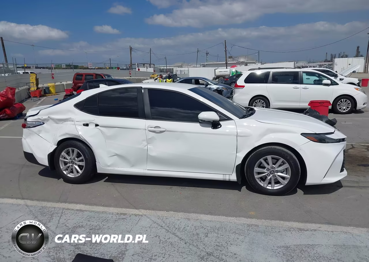 2026 Toyota Camry Le VIN:4T1DAACK6TU755860 - 13
