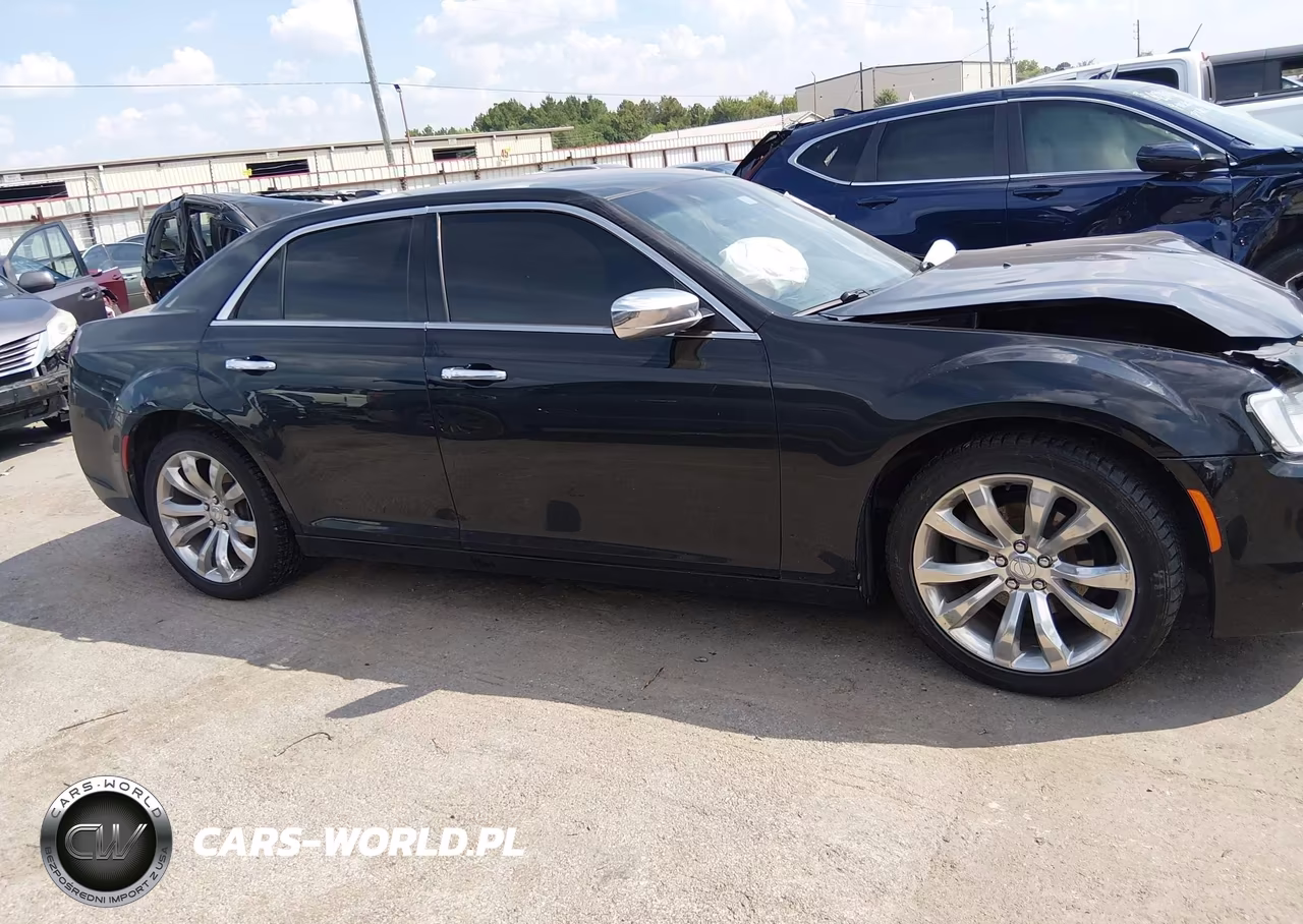 2018 Chrysler 300 Limited VIN:2C3CCAEG1JH153939 - 13
