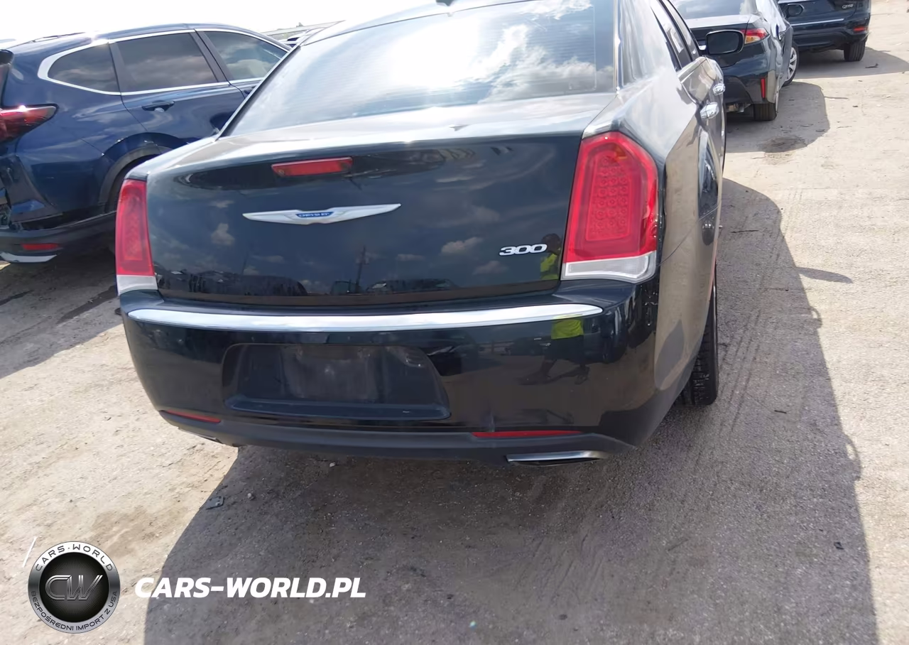 2018 Chrysler 300 Limited VIN:2C3CCAEG1JH153939 - 16