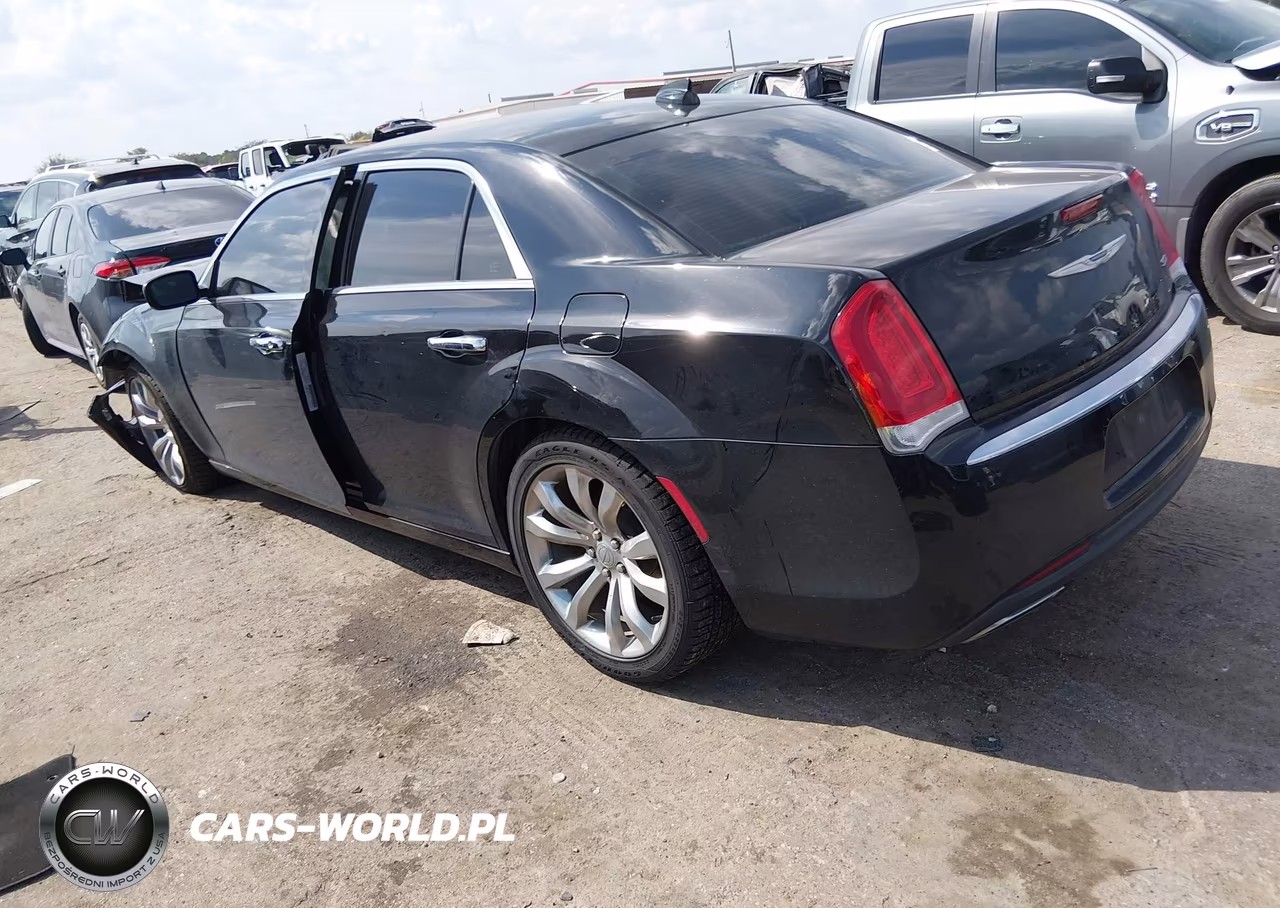 2018 Chrysler 300 Limited VIN:2C3CCAEG1JH153939 - 3