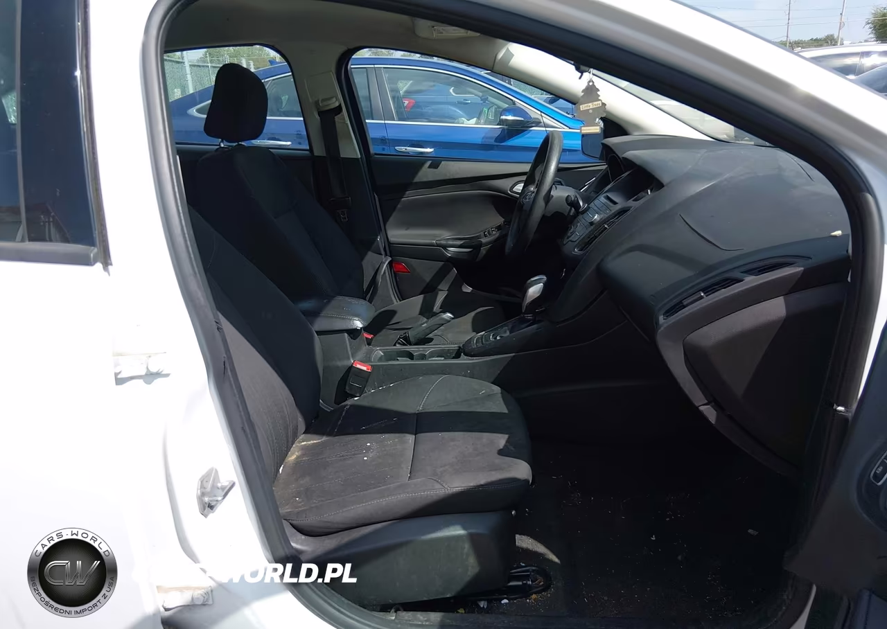 2016 Ford Focus Se VIN:1FADP3F24GL373144 - 5