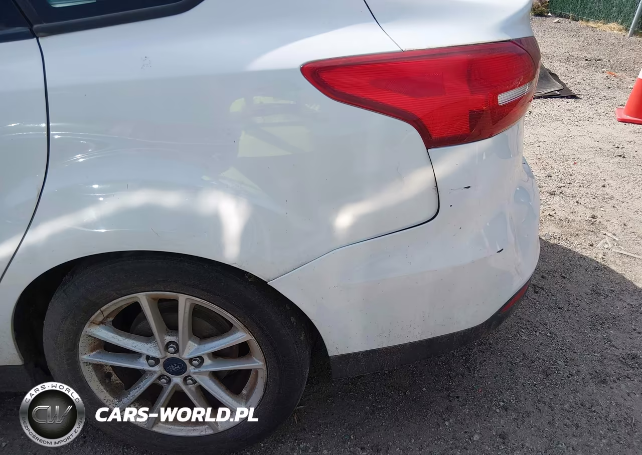 2016 Ford Focus Se VIN:1FADP3F24GL373144 - 6