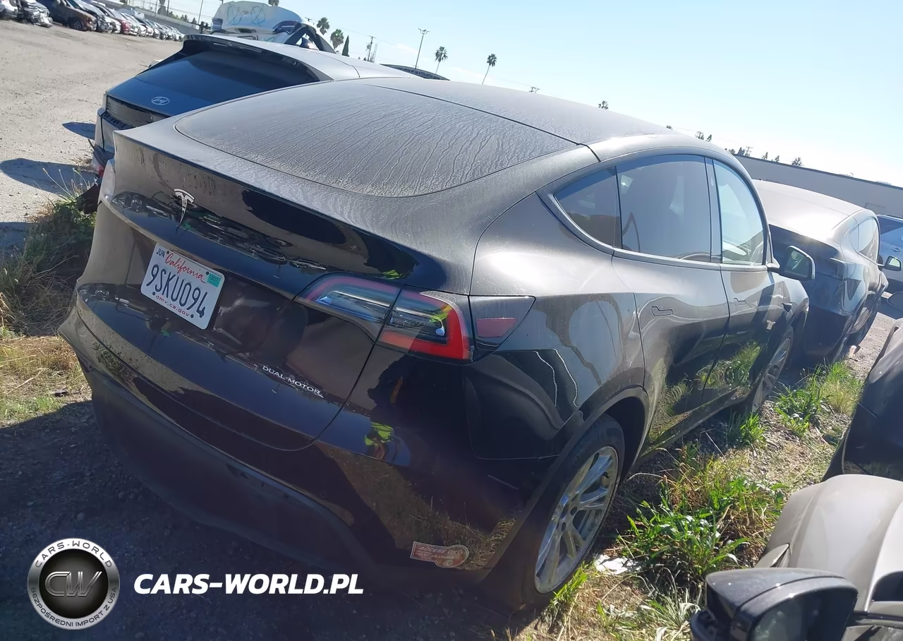 2021 Tesla Model Y Long Range VIN:5YJYGDEE0MF105400 - 4