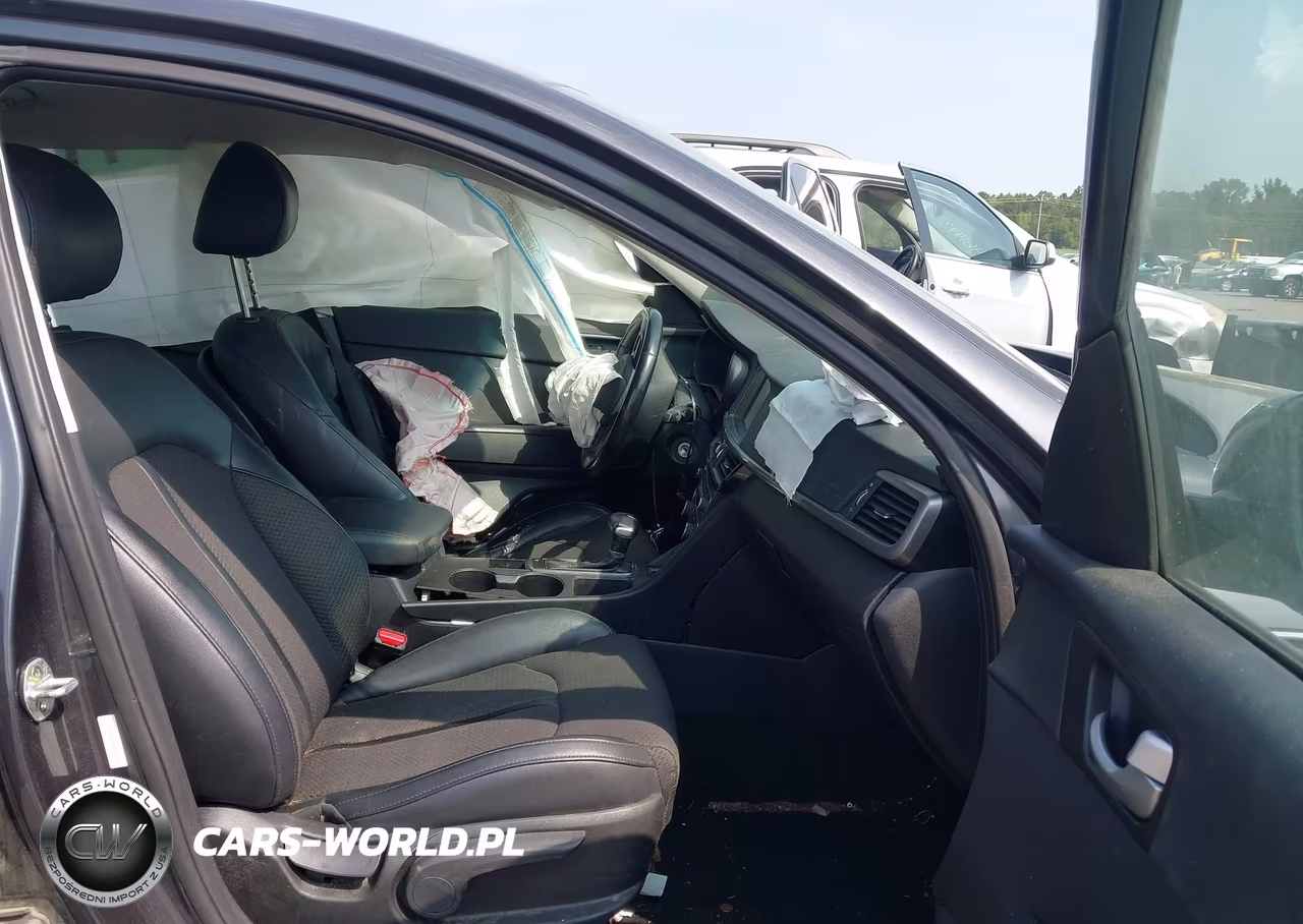 2018 Kia Optima S VIN:5XXGT4L35JG203064 - 5