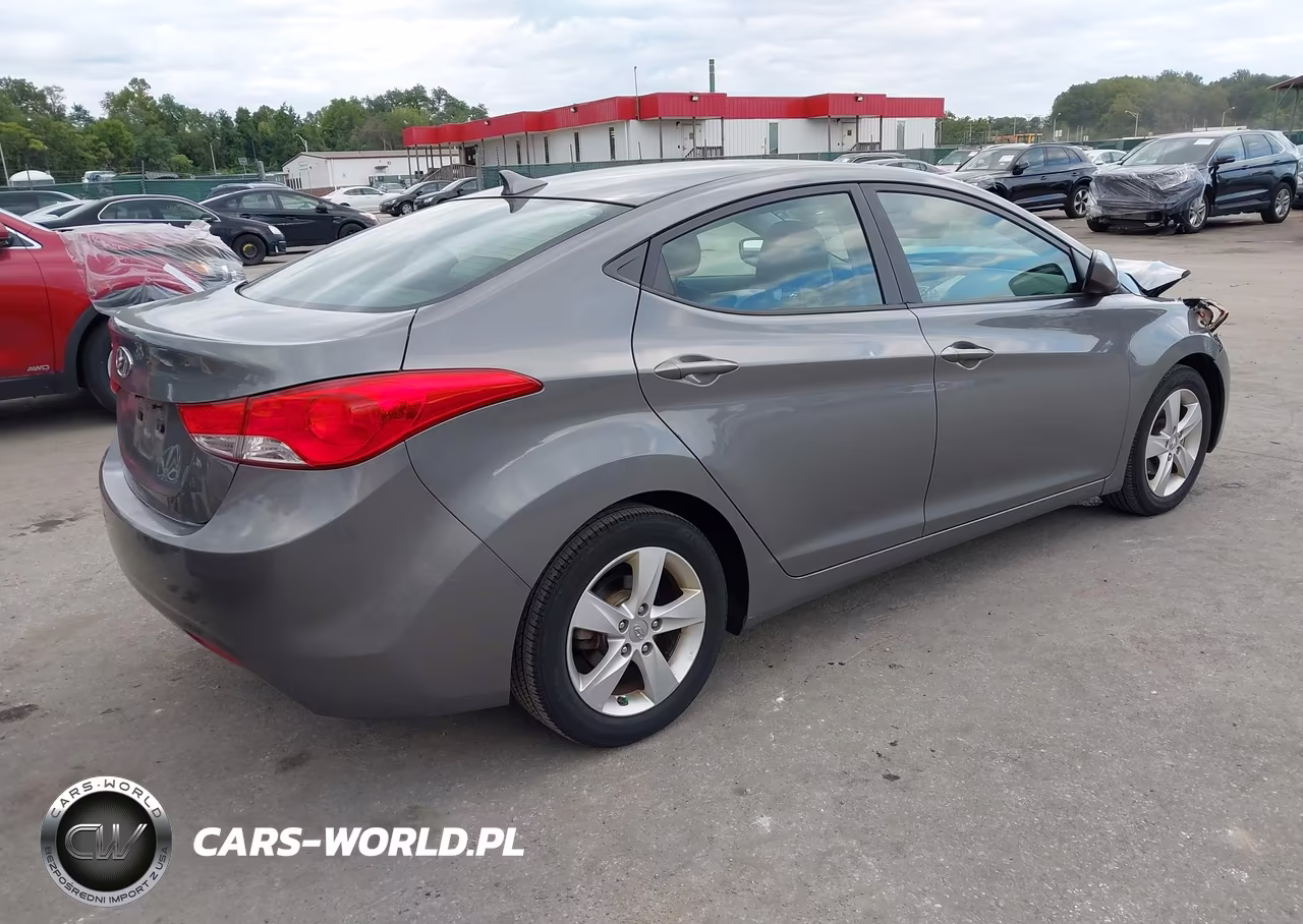 2013 Hyundai Elantra Gls VIN:5NPDH4AE3DH426088 - 4