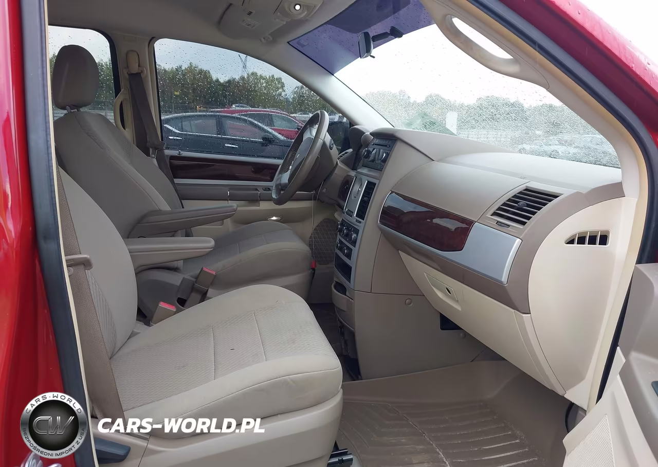 2010 Chrysler Town & Country Touring VIN:2A4RR5D17AR174078 - 5