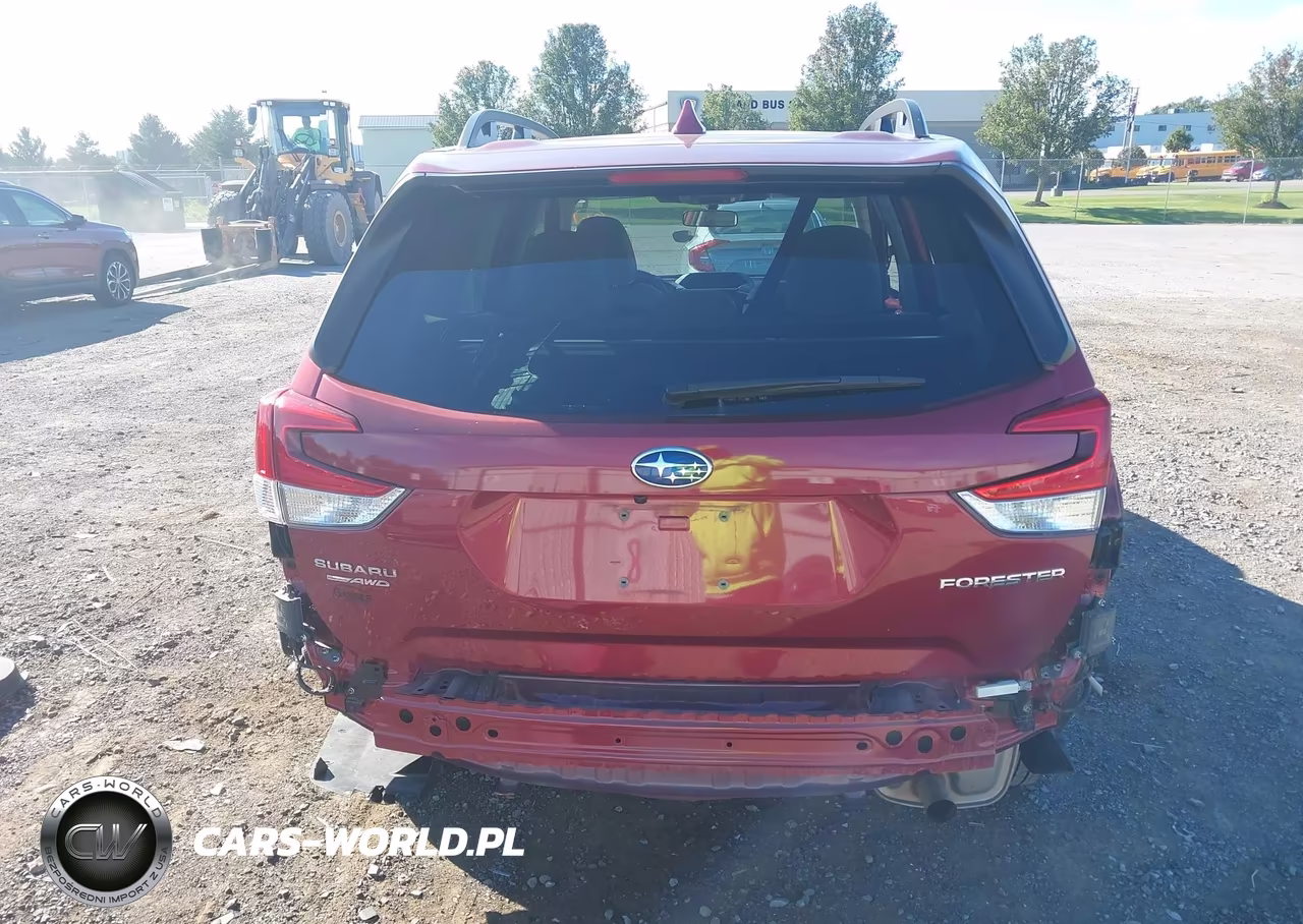 2023 Subaru Forester Premium VIN:JF2SKAECXPH511739 - 17