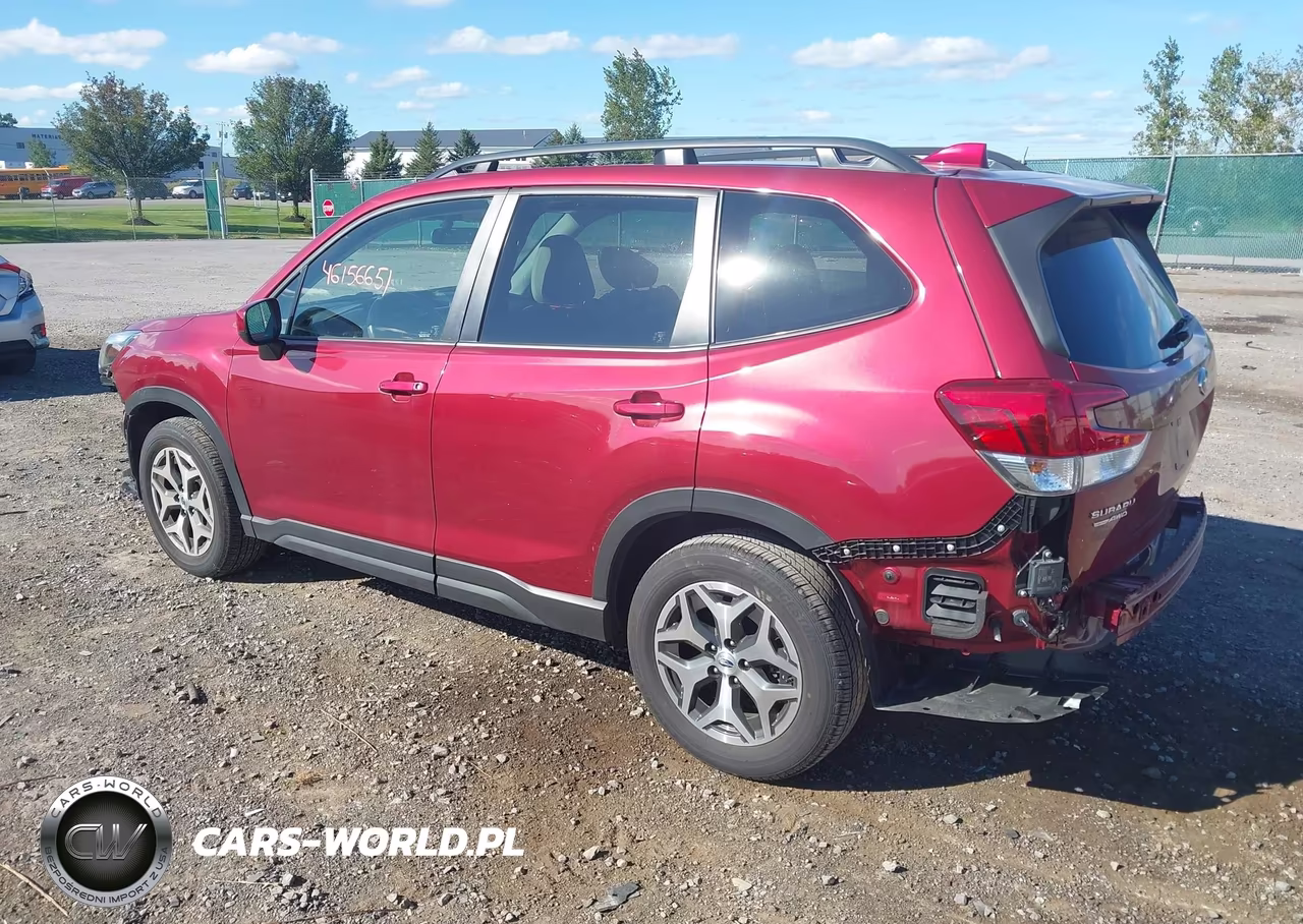 2023 Subaru Forester Premium VIN:JF2SKAECXPH511739 - 3