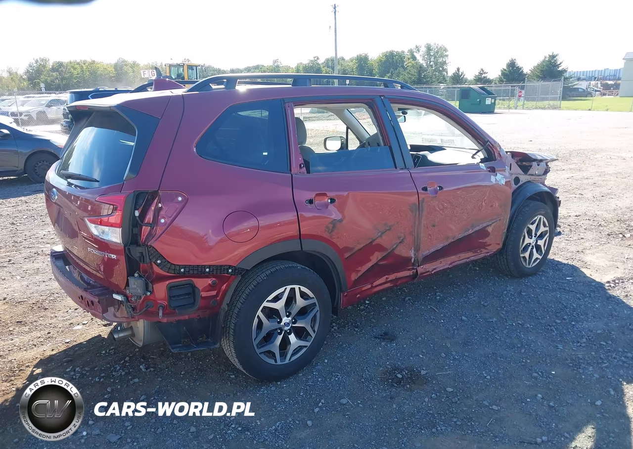 2023 Subaru Forester Premium VIN:JF2SKAECXPH511739 - 4