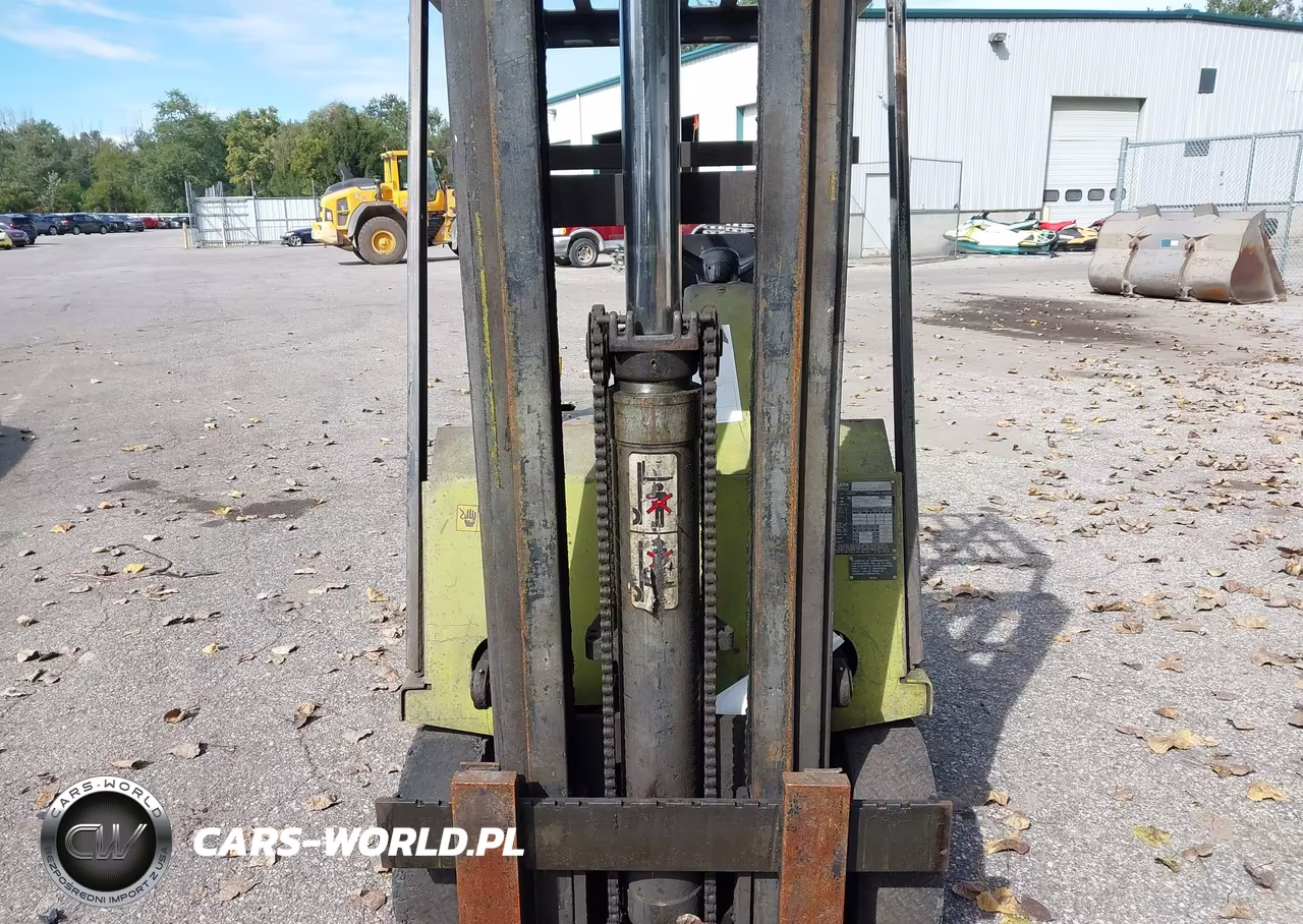 1980 Clark Tm15S Forklift VIN:TM127-0112-4903FA - 12