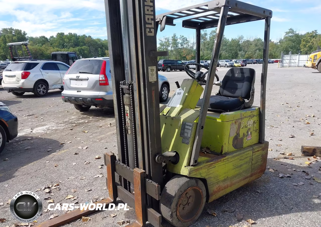 1980 Clark Tm15S Forklift VIN:TM127-0112-4903FA - 2