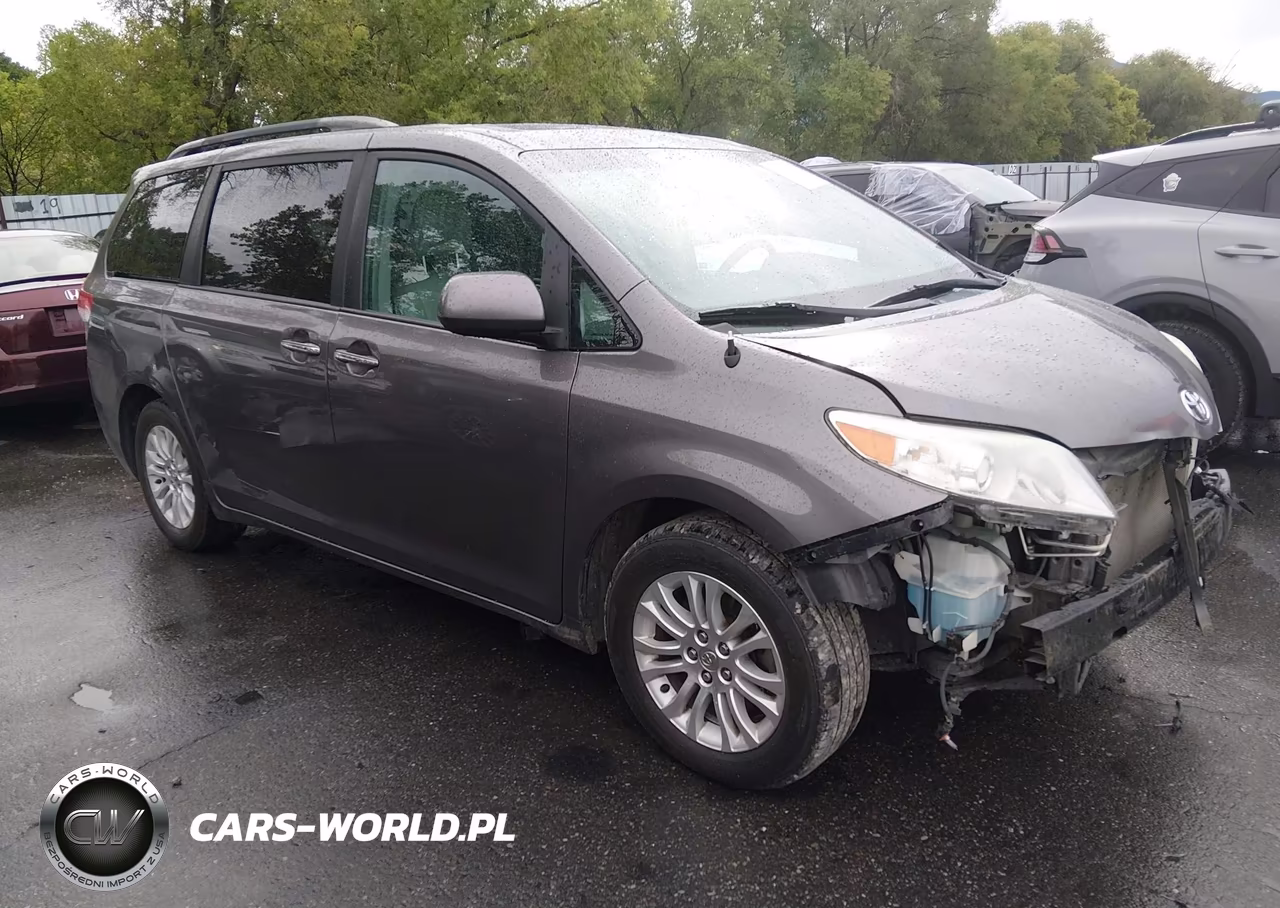 2014 Toyota Sienna Xle V6 8 Passenger