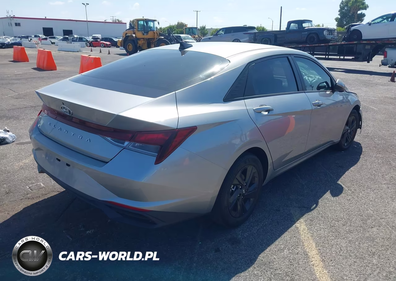 2022 Hyundai Elantra Sel VIN:5NPLS4AG8NH065747 - 4