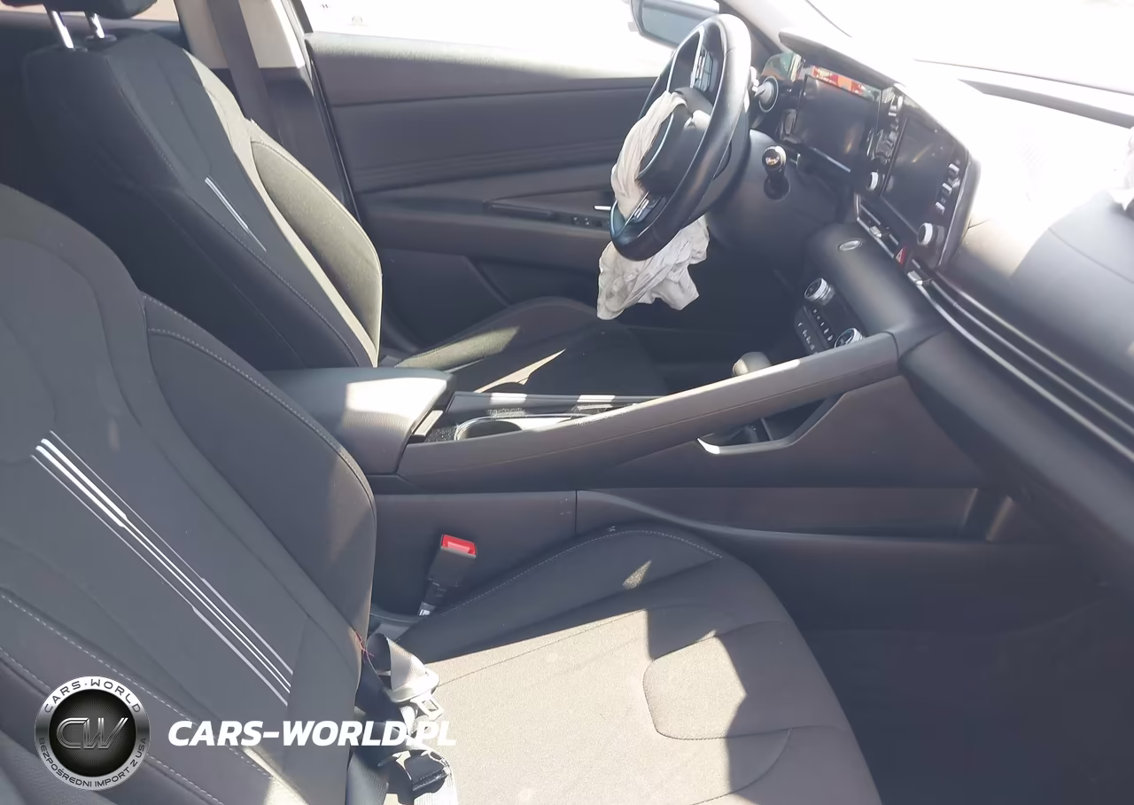2022 Hyundai Elantra Sel VIN:5NPLS4AG8NH065747 - 5