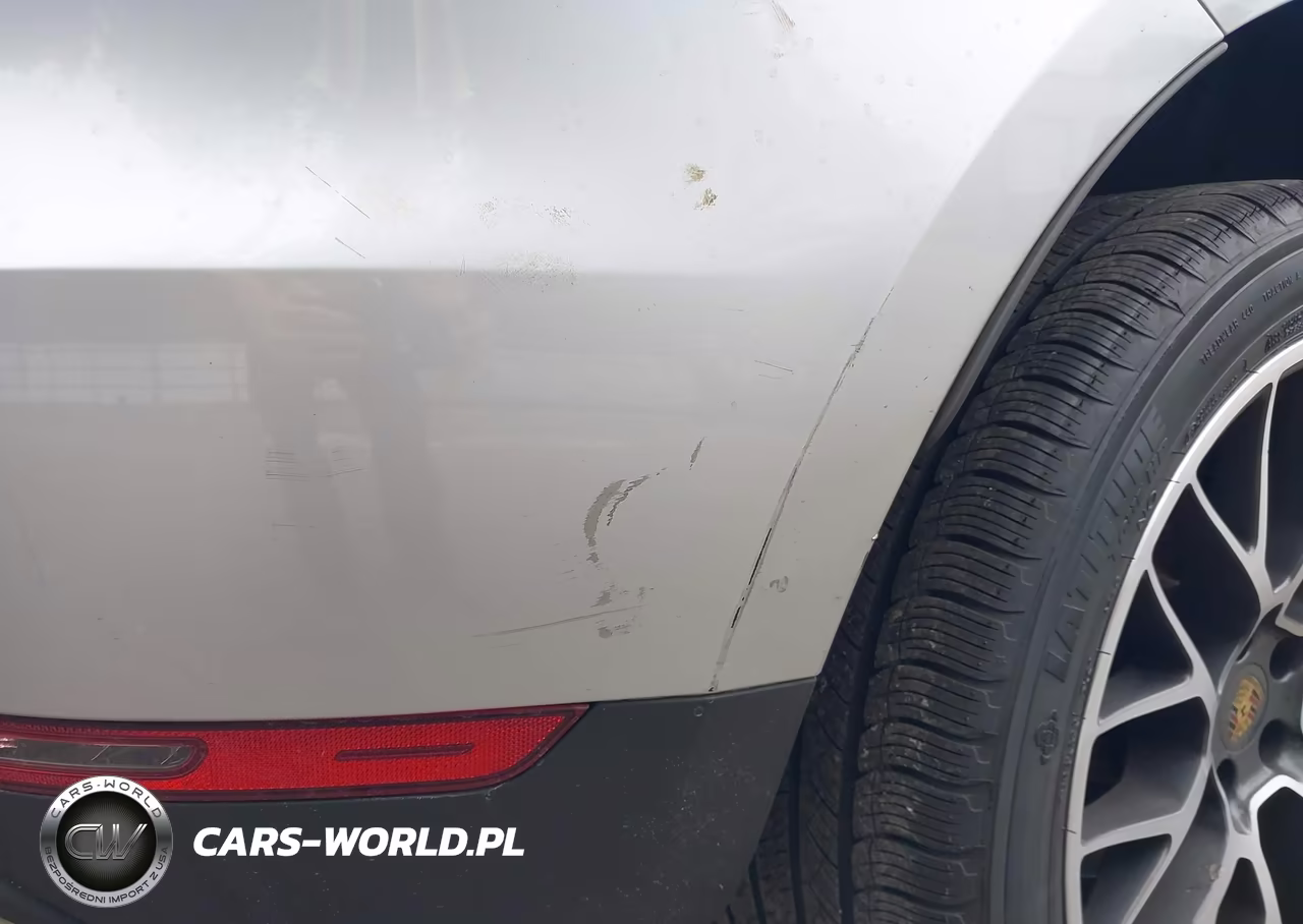 2018 Porsche Macan S VIN:WP1AB2A53JLB31099 - 18