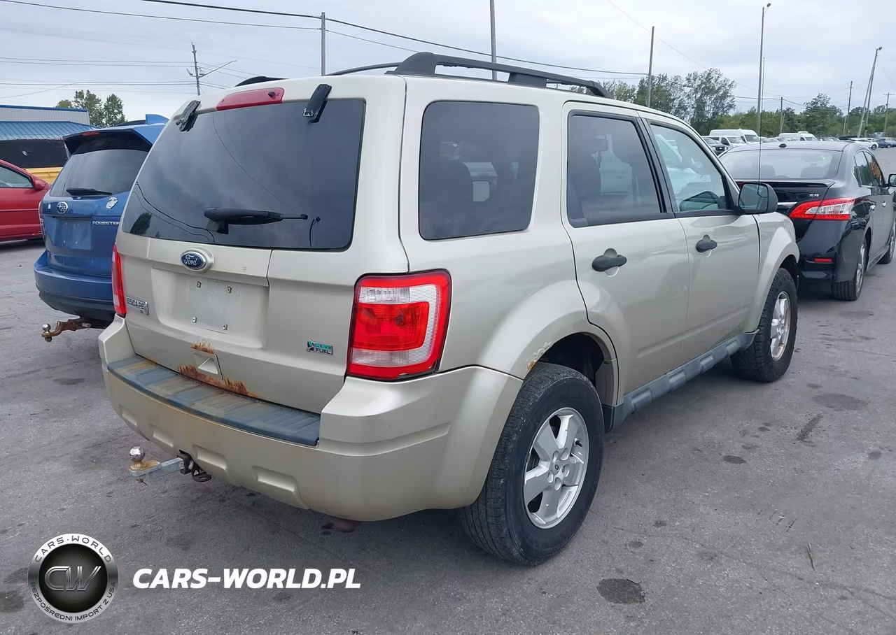 2010 Ford Escape Xlt VIN:1FMCU9DG8AKA45993 - 4