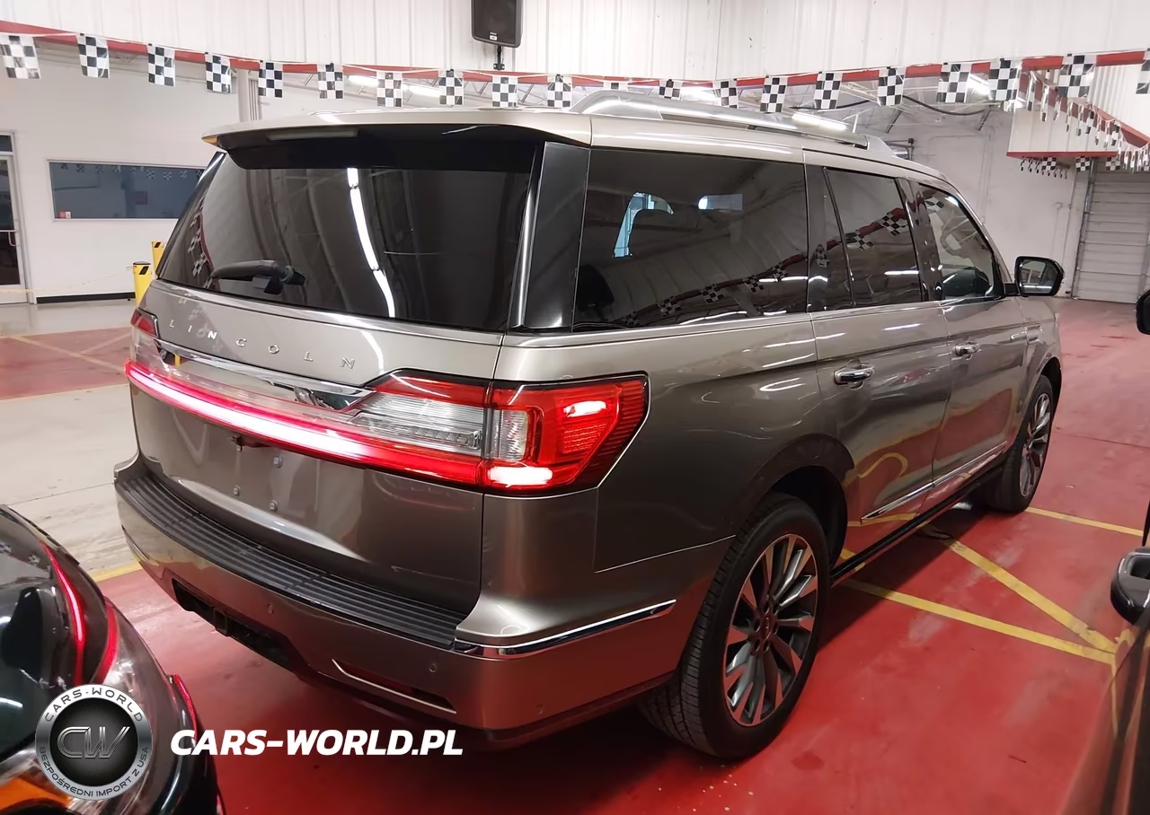 2019 Lincoln Navigator Select VIN:5LMJJ2JT8KEL19540 - 4