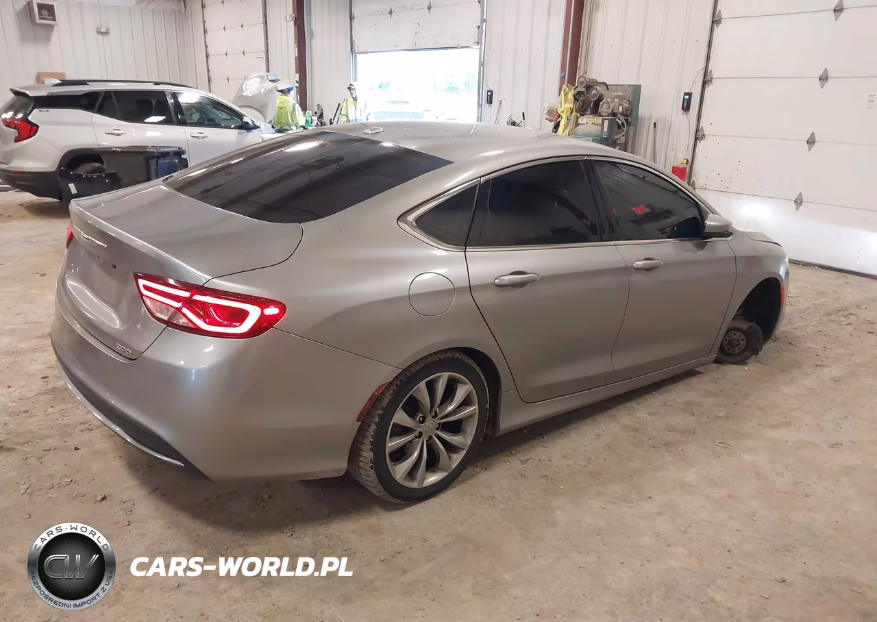 2015 Chrysler 200 Limited VIN:1C3CCCAB0FN616402 - 4