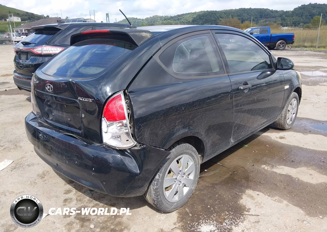 2008 Hyundai Accent Gs VIN:KMHCM36C08U094613 - 4