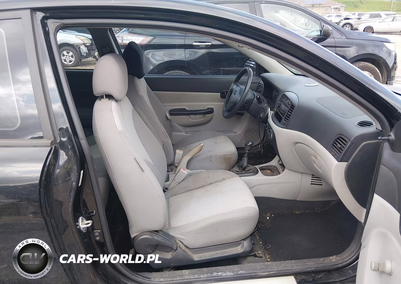 2008 Hyundai Accent Gs VIN:KMHCM36C08U094613 - 5