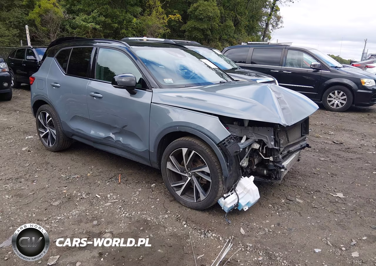 2020 Volvo Xc40 T5 R-Design – zdjęcie 1 z 17