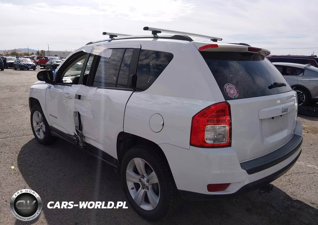 2012 Jeep Compass Latitude VIN:1C4NJCEA7CD684158 - 3