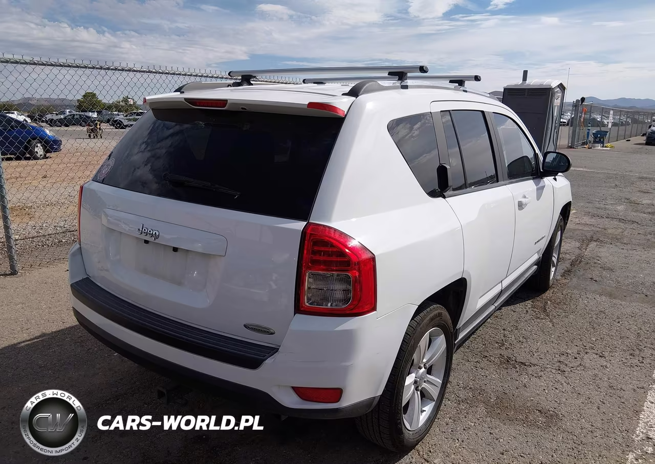 2012 Jeep Compass Latitude VIN:1C4NJCEA7CD684158 - 4