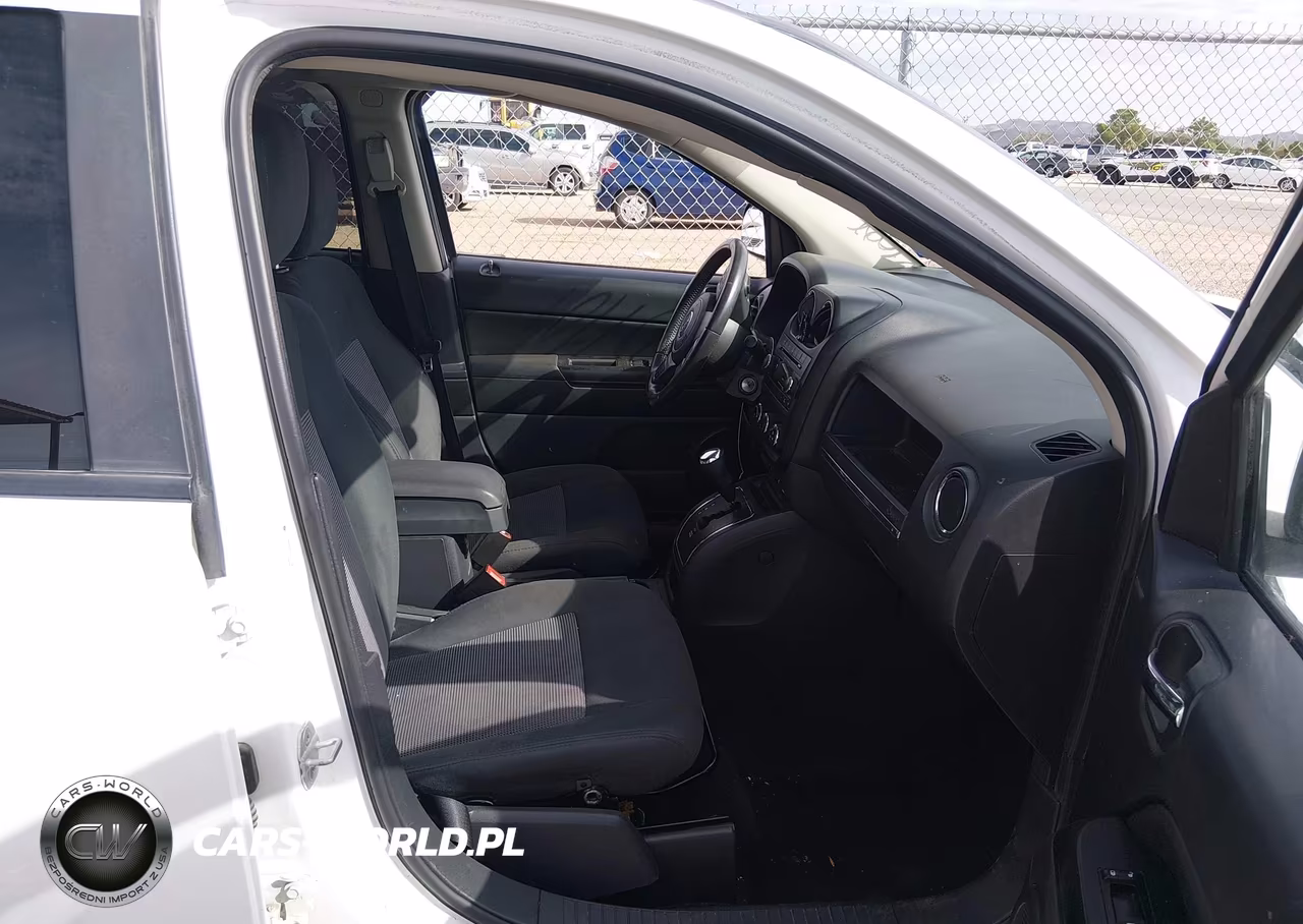 2012 Jeep Compass Latitude VIN:1C4NJCEA7CD684158 - 5
