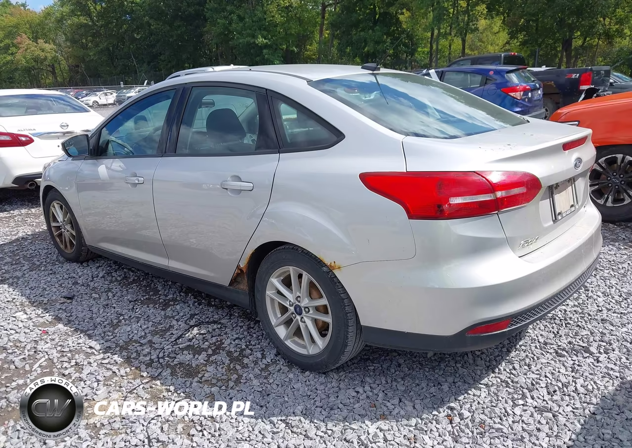 2016 Ford Focus Se VIN:1FADP3F28GL296407 - 3