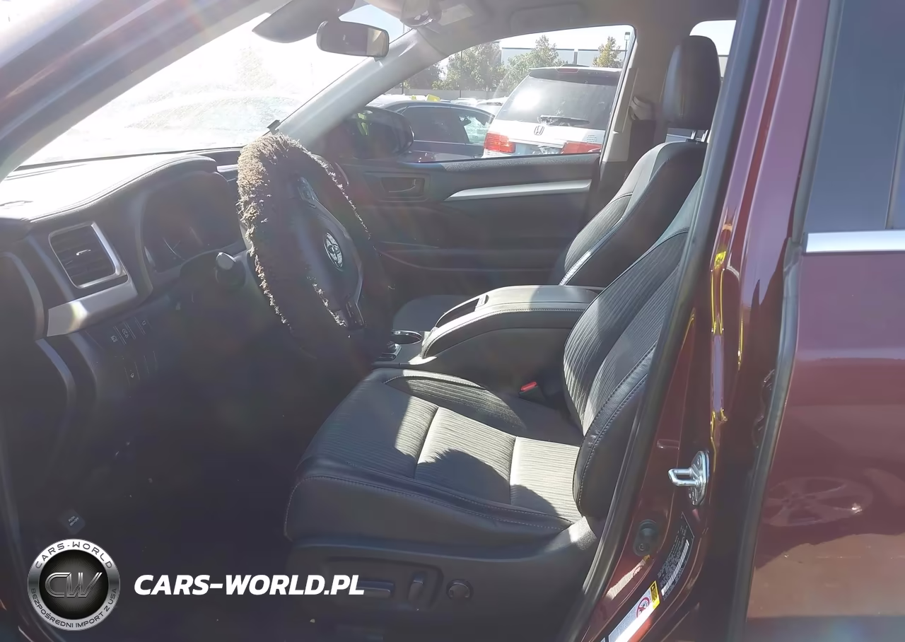 2019 Toyota Highlander Le Plus VIN:5TDZZRFH8KS362866 - 5