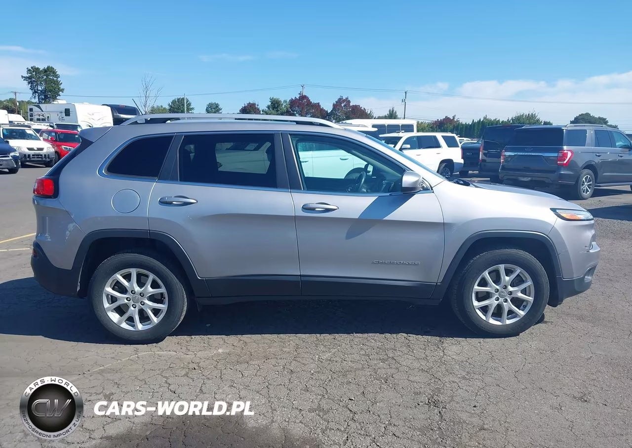 2018 Jeep Cherokee Latitude 4X4 VIN:1C4PJMCB2JD528584 - 14
