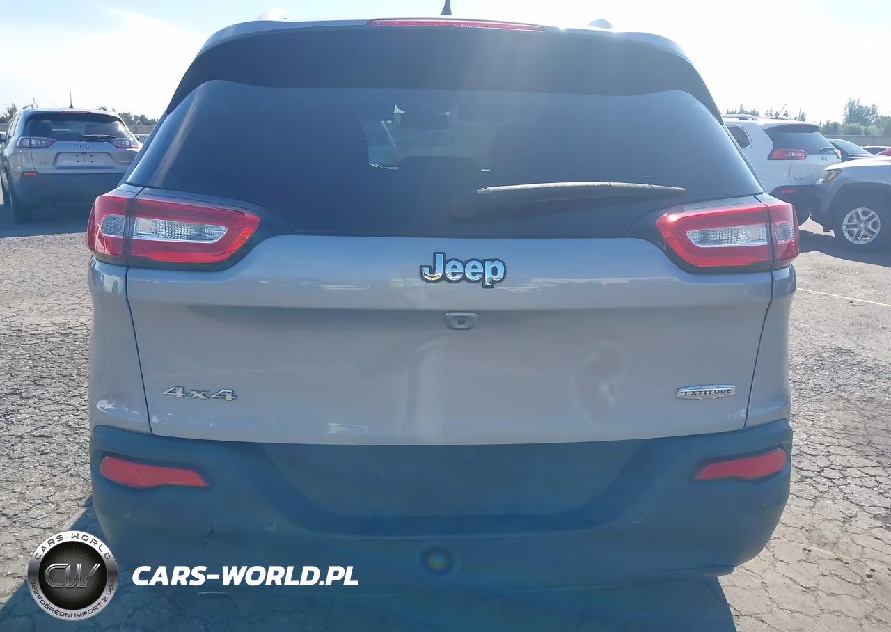 2018 Jeep Cherokee Latitude 4X4 VIN:1C4PJMCB2JD528584 - 17