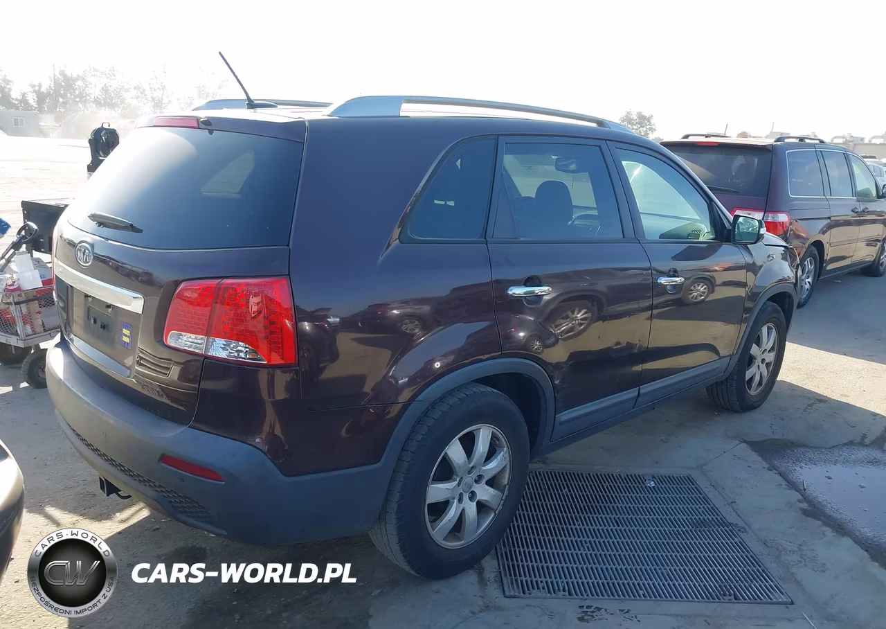 2012 Kia Sorento Lx VIN:5XYKT4A61CG230347 - 4