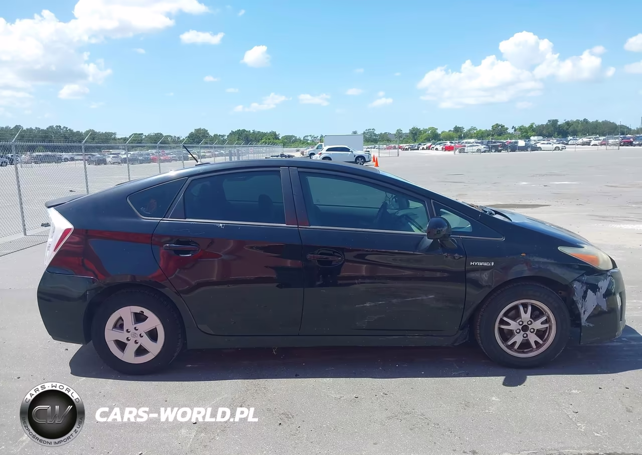 2011 Toyota Prius Two VIN:JTDKN3DU1B1369178 - 13