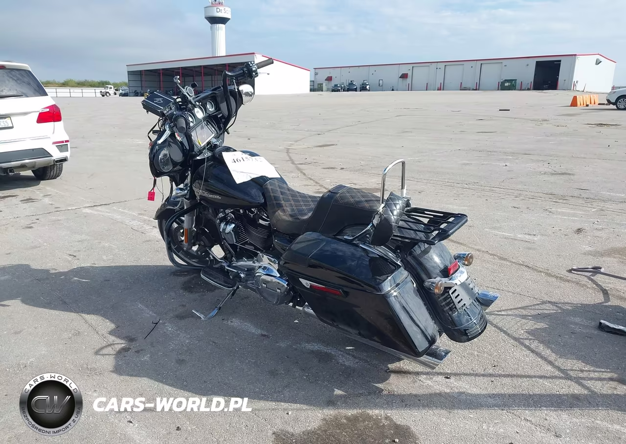 2017 Harley-Davidson Flhxs Street Glide Special VIN:1HD1KRC18HB669624 - 3