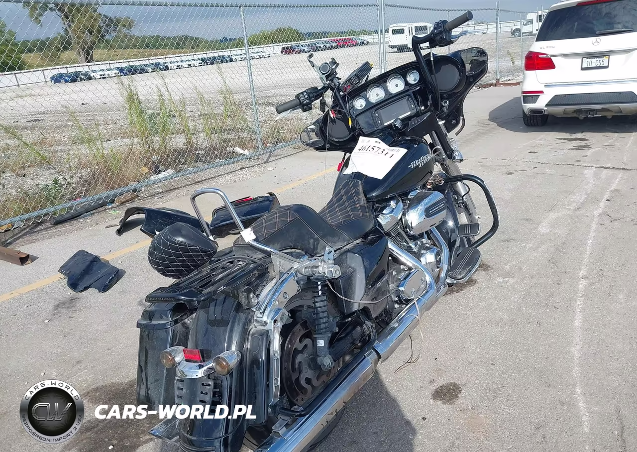 2017 Harley-Davidson Flhxs Street Glide Special VIN:1HD1KRC18HB669624 - 4