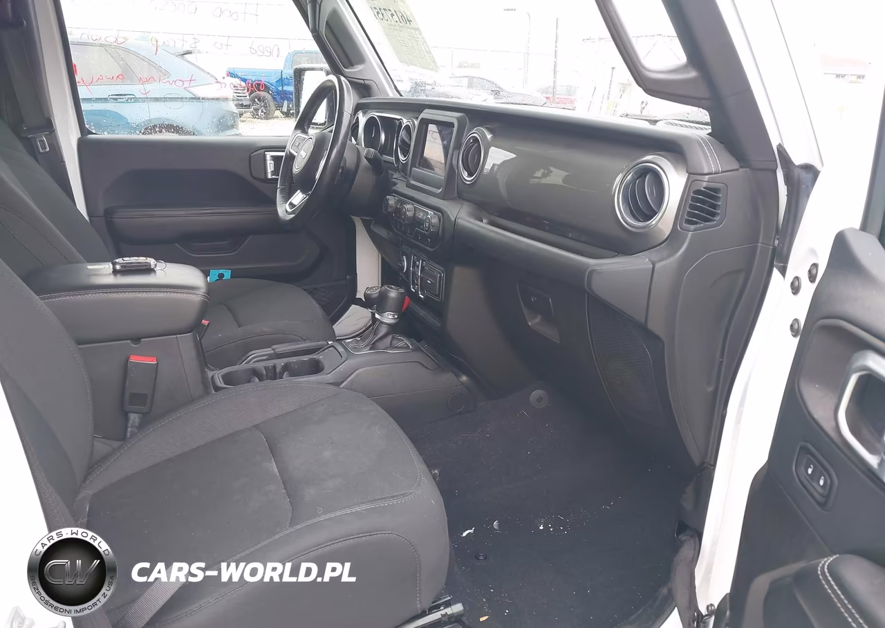 2019 Jeep Wrangler Unlimited Sahara 4X4 VIN:1C4HJXEG9KW555818 - 5