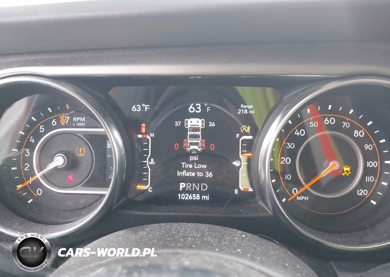 2019 Jeep Wrangler Unlimited Sahara 4X4 VIN:1C4HJXEG9KW555818 - 7