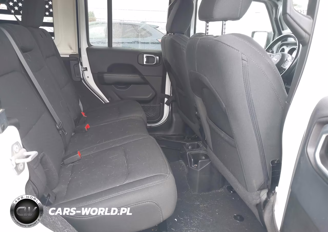 2019 Jeep Wrangler Unlimited Sahara 4X4 VIN:1C4HJXEG9KW555818 - 8